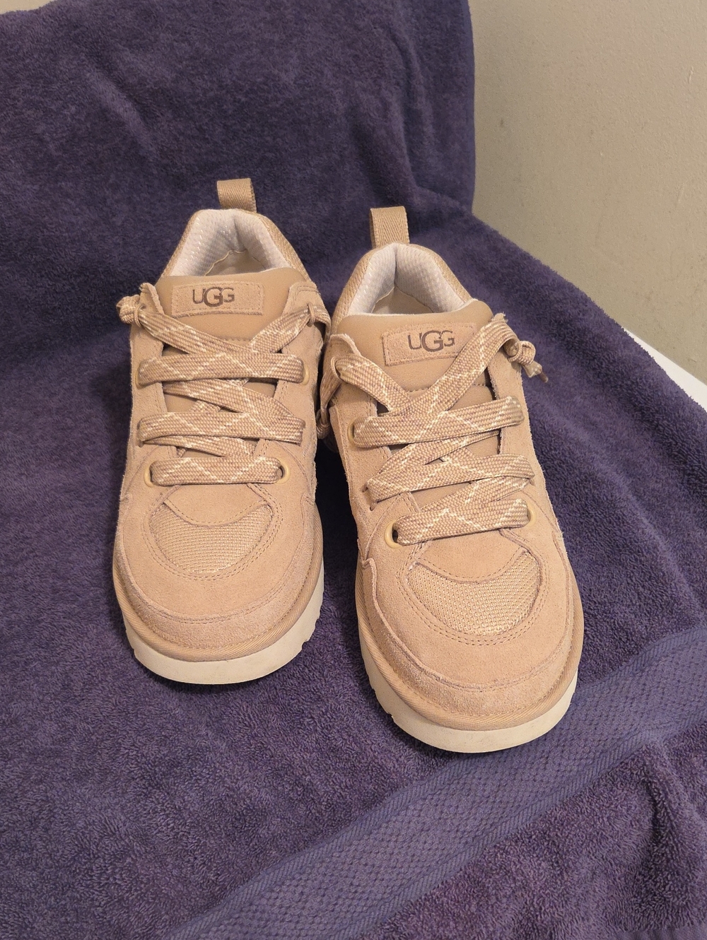 Ugg - Picture 2 of 4
